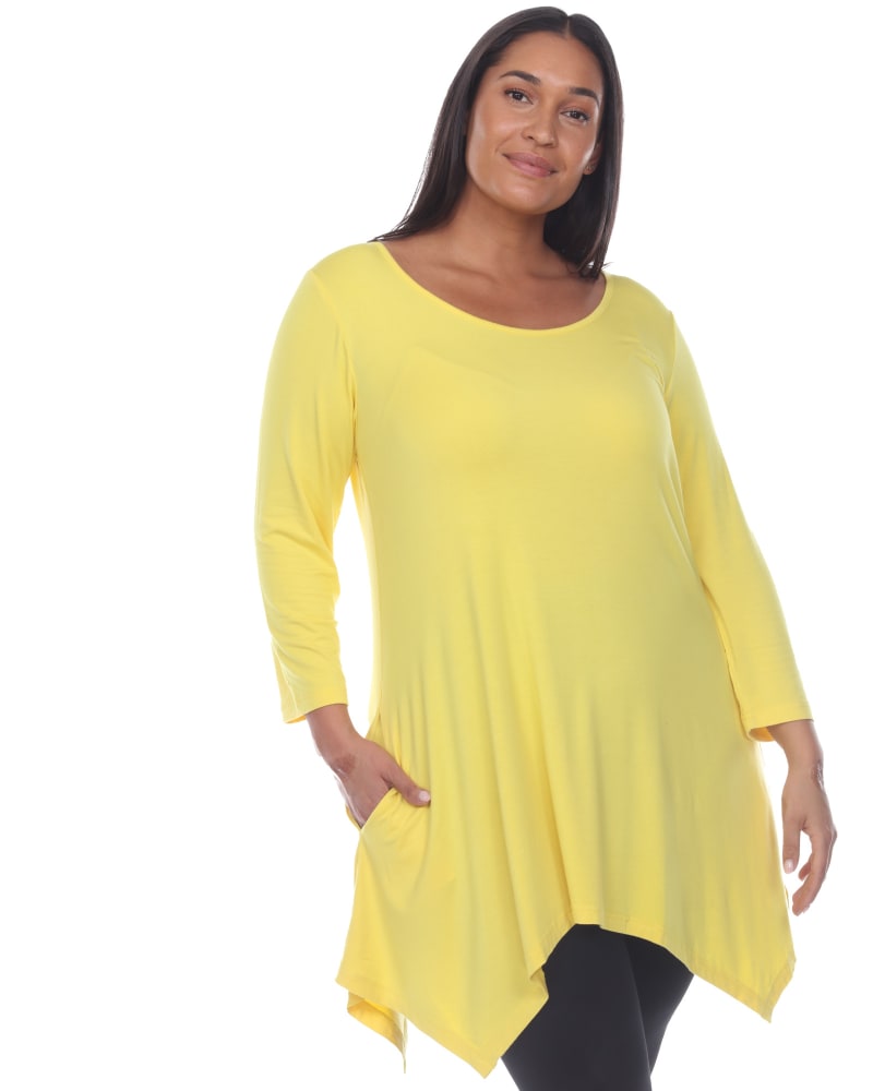 Front of a model wearing a size 2X Makayla Tunic Top in Yellow by White Mark. | dia_product_style_image_id:246433